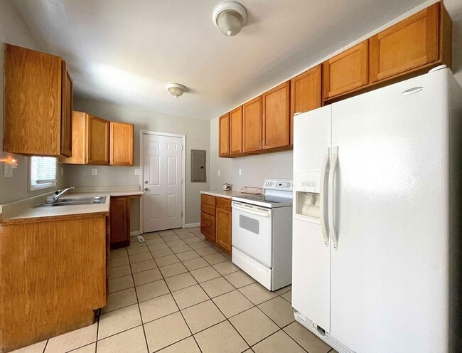 Building Photo - Nice 4 bedroom Home
