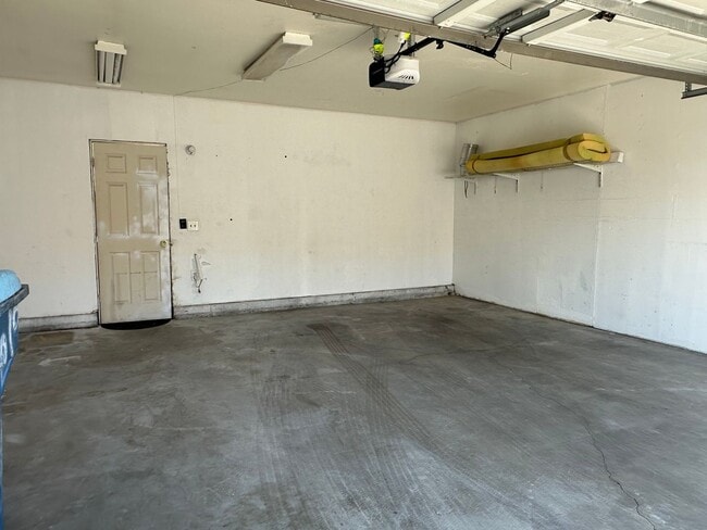 Building Photo - Three bedroom townhome with 2 car garage a...