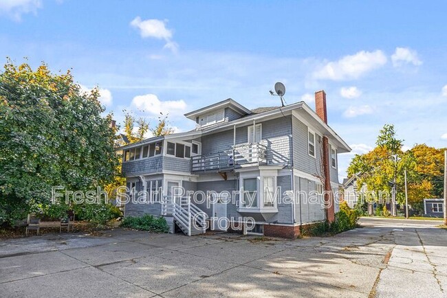 Building Photo - 1652 Peck St