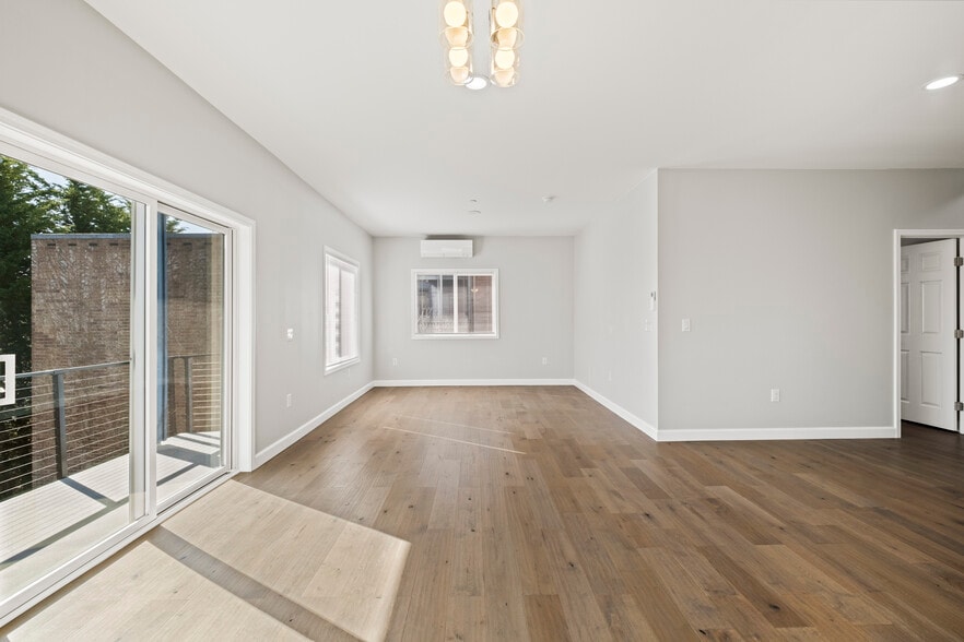 Building Photo - 812 2nd Ave N