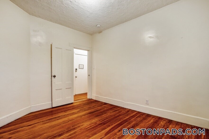 Building Photo - 126 Day St