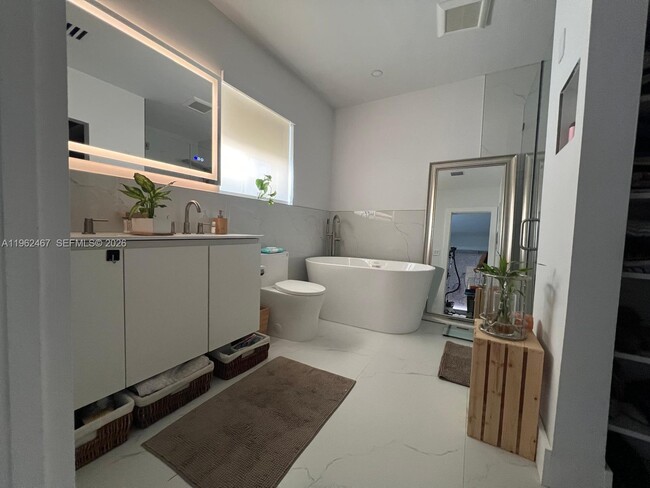 Building Photo - 9370 SW 57th Terrace