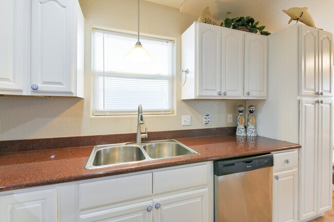 Building Photo - 4131 Jackson Dr