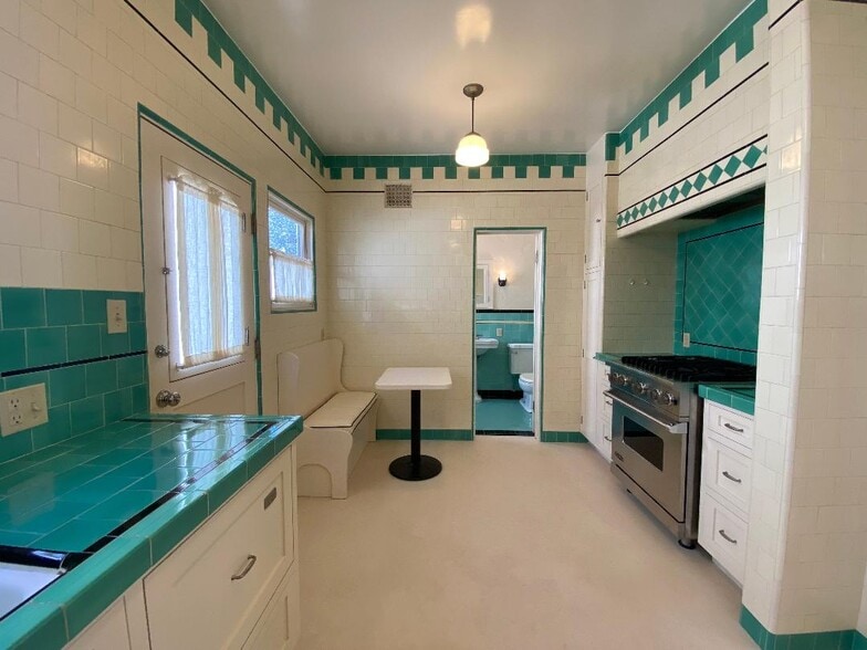 KITCHEN W/EATING AREA - 1841 Kelton Ave