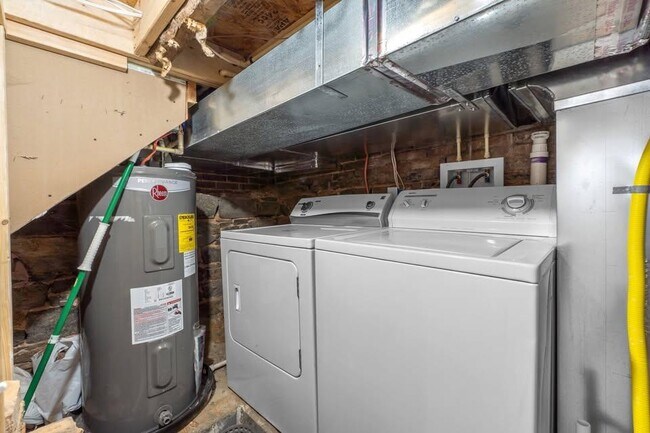 Building Photo - 208 S Durham St