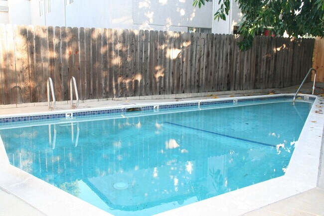 Building Photo - 11118 Moorpark Apartments