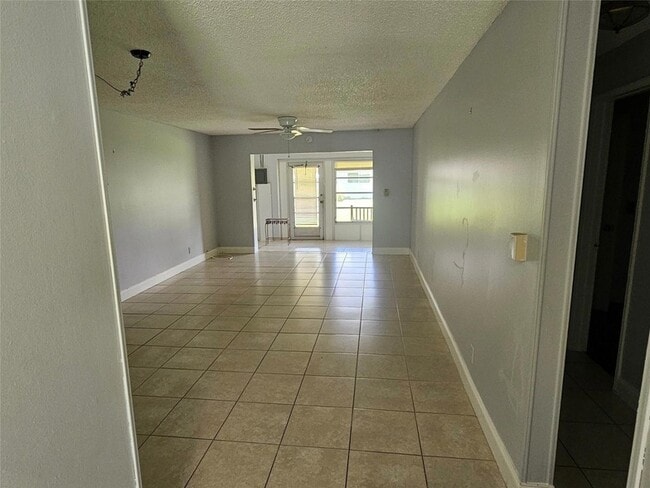 Building Photo - 1140 NW 85th Ave