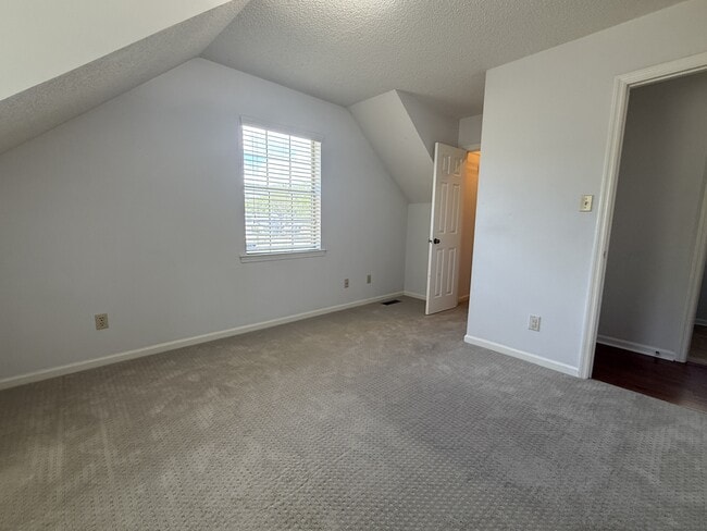 Building Photo - 36 Country Walk Dr