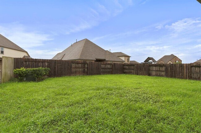 Building Photo - 9735 Stratton Ridge Dr
