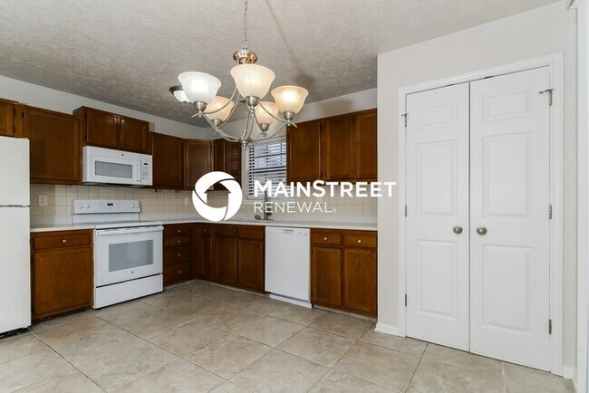 Building Photo - 3 Bedroom Pet-Friendly Home in INDIANAPOLIS, IN with Main Street Renewal