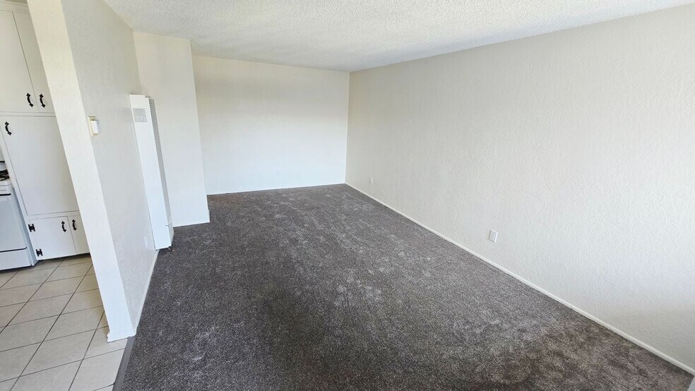 Building Photo - 1210 W Stoneridge Ct