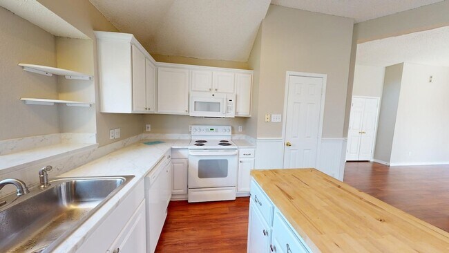 Building Photo - 7812 Silver Sage Dr