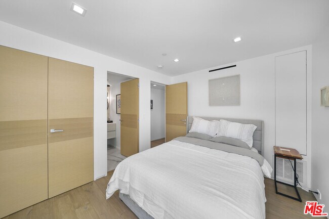 Building Photo - 1500 Ocean Dr