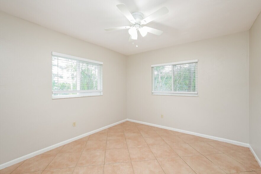 Building Photo - 349 Bay Meadows Dr