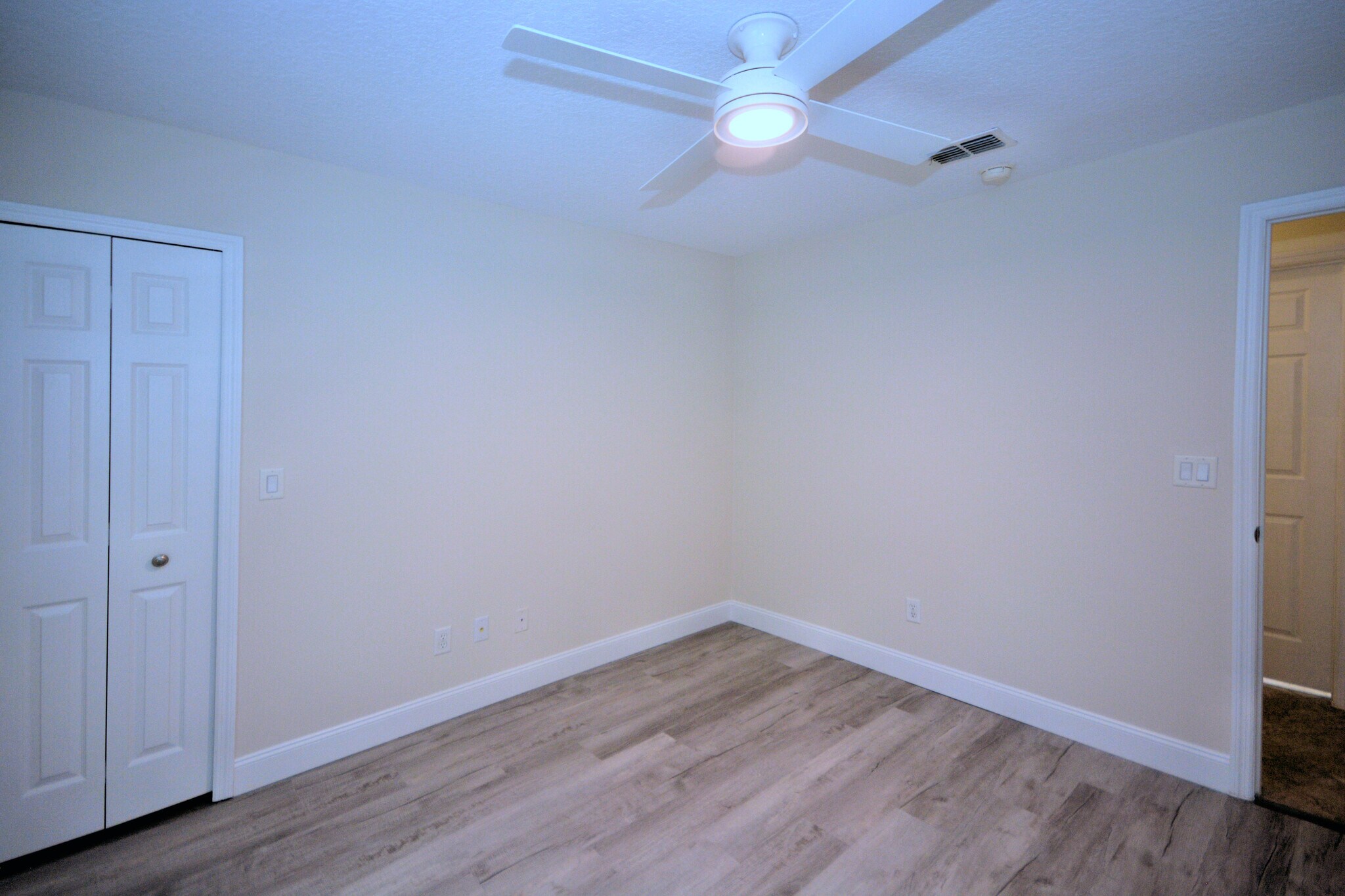 Guest bedroom 1 - 4538 Palmetto Cove Ln