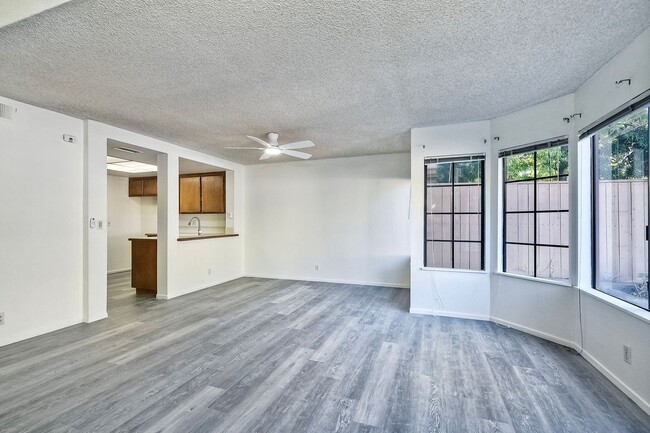 Building Photo - Stylish Two-Bedroom Home with Updated Feat...