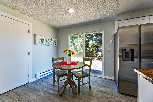Building Photo - READY SET MOVE!!! GREAT PRICE & LOCATION - Darling Rambler in Olympia
