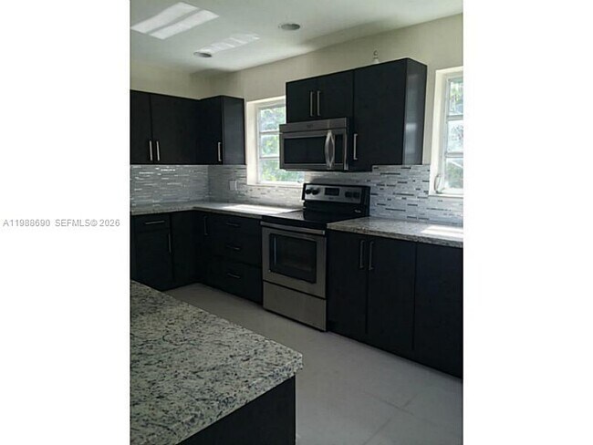 Building Photo - 740 NE 179th Dr