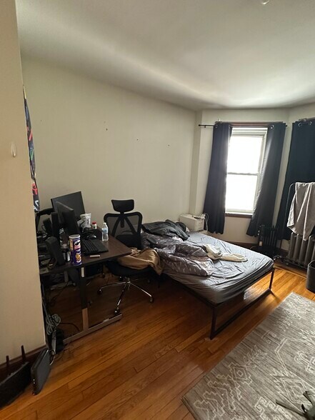 Building Photo - 52 Babcock St