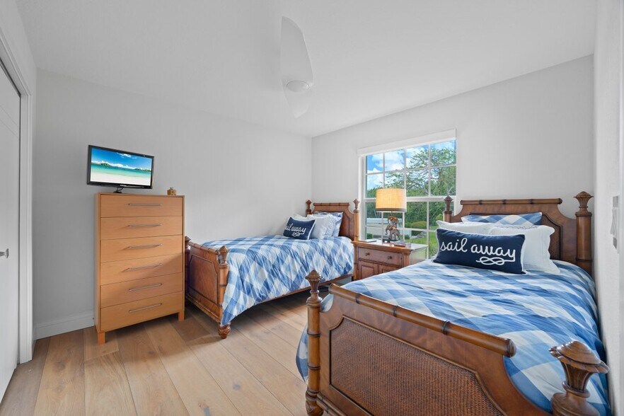 Building Photo - 818 Tanbark Dr