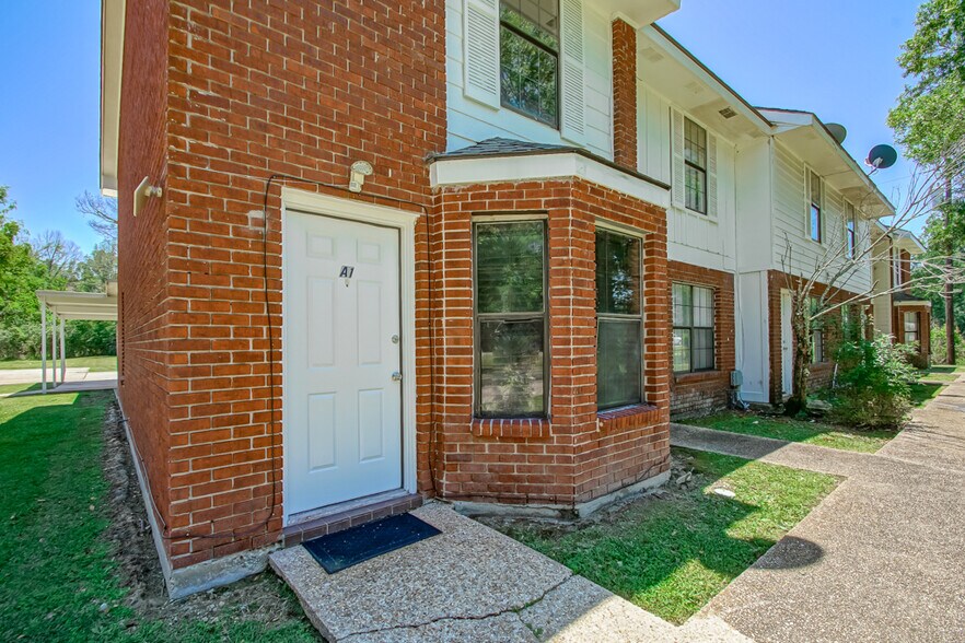 Building Photo - 16382 Hooper Rd