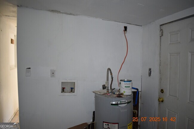 Building Photo - 1083 Nassau Pl