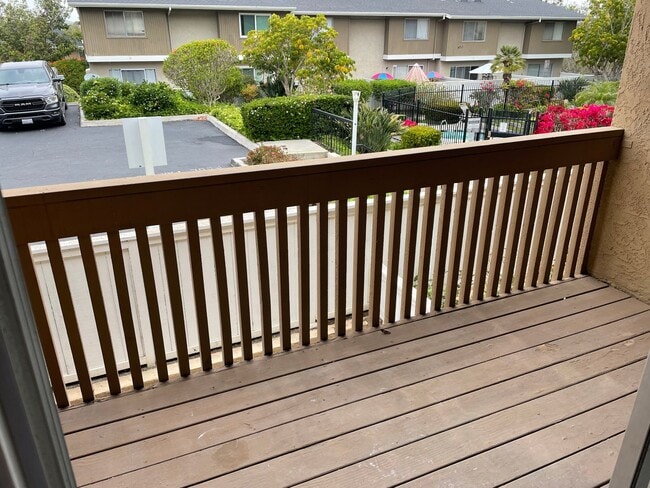 Building Photo - Stunning Two-Story Home in Quail Ridge.