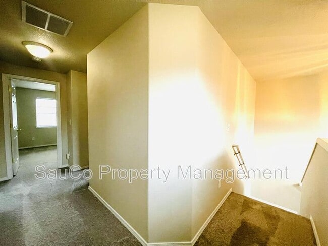 Building Photo - 1816 SE Water Lily St