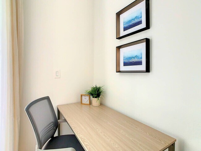 Building Photo - 955 Splash Shot Pl