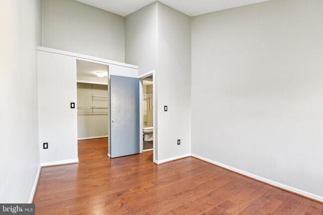 Building Photo - 9717 Hellingly Pl