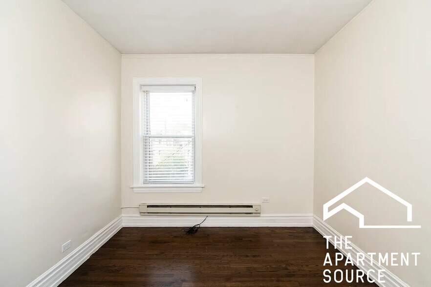 Building Photo - 3820 N Greenview Ave