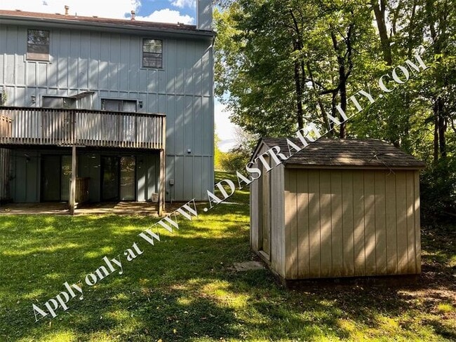 Building Photo - Spacious Duplex in Lee's Summit-Available ...