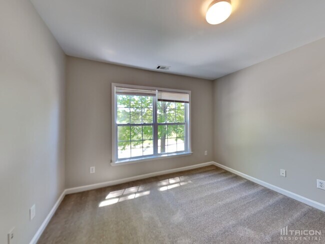 Building Photo - 3124 Delacorte Dr