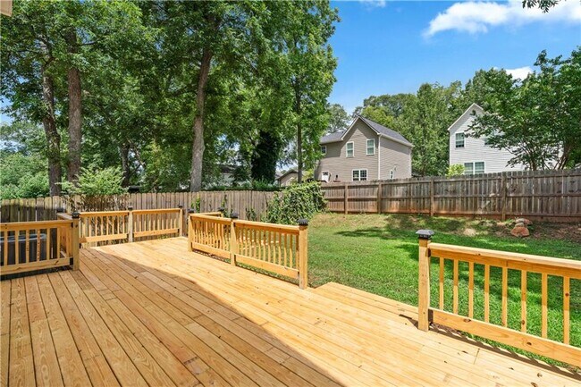 Building Photo - 1578 Lincoln Ave SE