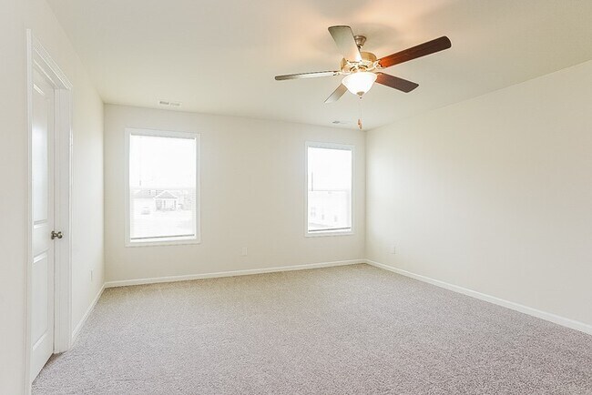 Building Photo - 3 Bedroom in Graniteville!