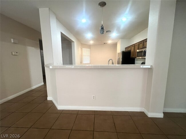 Building Photo - 11027 Village Crest Ln