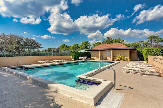 Building Photo - 5390 Woodland Lakes Dr