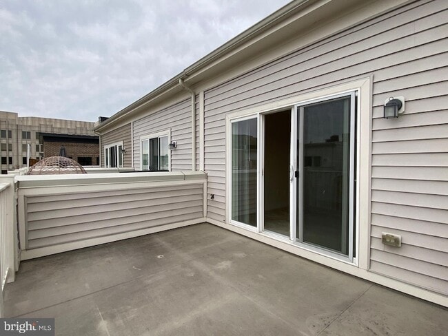 Building Photo - 924 King Farm Blvd