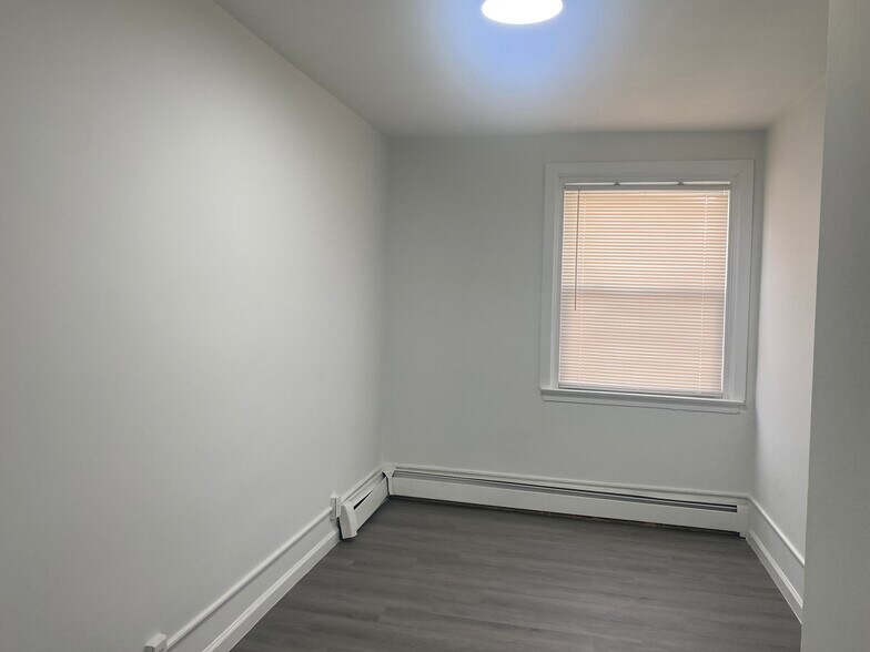 Building Photo - 1615 E Gowen Ave