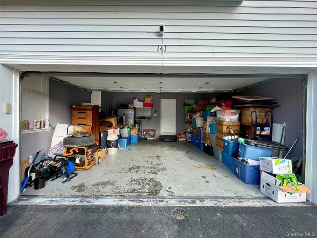 Building Photo - 141 Meadow View Dr