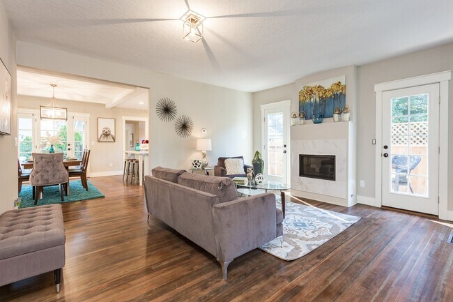 Building Photo - Gorgeous Lake Oswego Remodeled Cottage