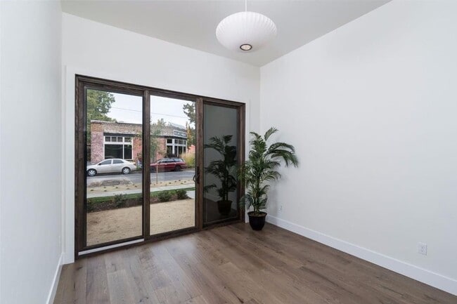 Building Photo - Modern Cottage in Prime Downtown Bend Loca...