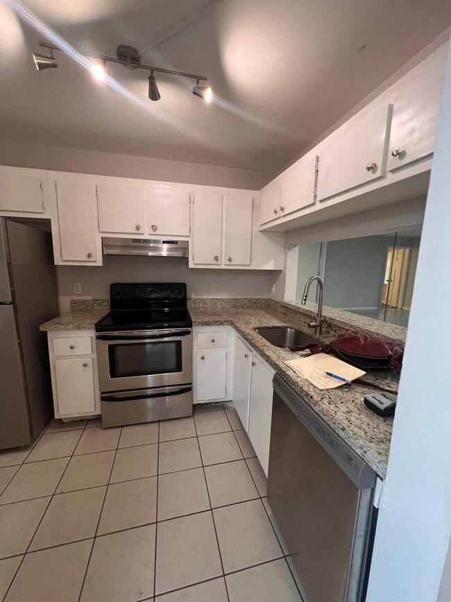 Building Photo - 7149 Golf Colony Ct