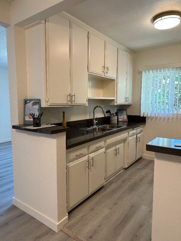 Building Photo - 897 Center St