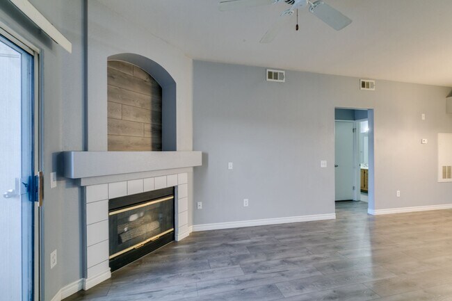 Building Photo - CUTE AND COZY 1 BEDROOM UNIT WITH TONS OF UPGRADES*COMMUNITY AMENITIES*