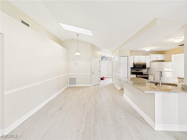 Building Photo - 17409 Braddock Rd