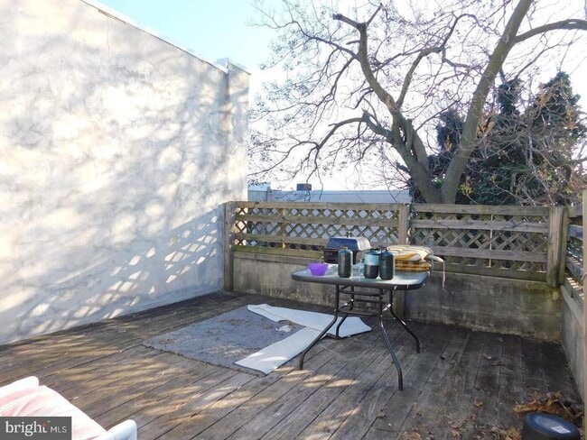 Building Photo - 1806 W Diamond St