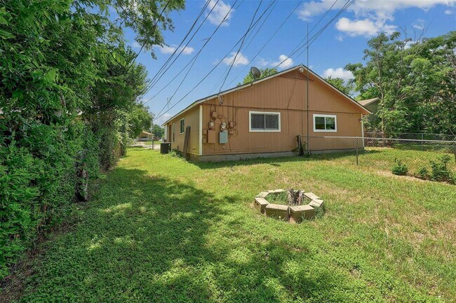 Building Photo - 5808 Emerald Forest Dr