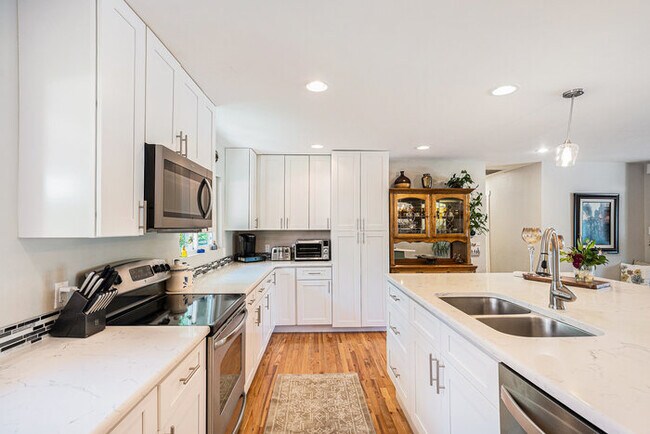 Building Photo - 8192 E Oxford Dr