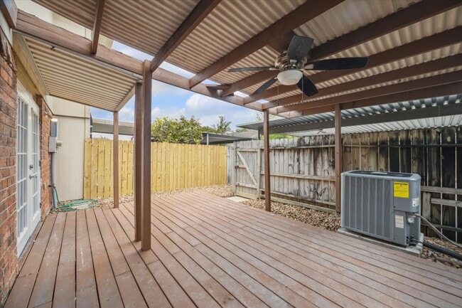 Building Photo - 1428 Silverpines Rd